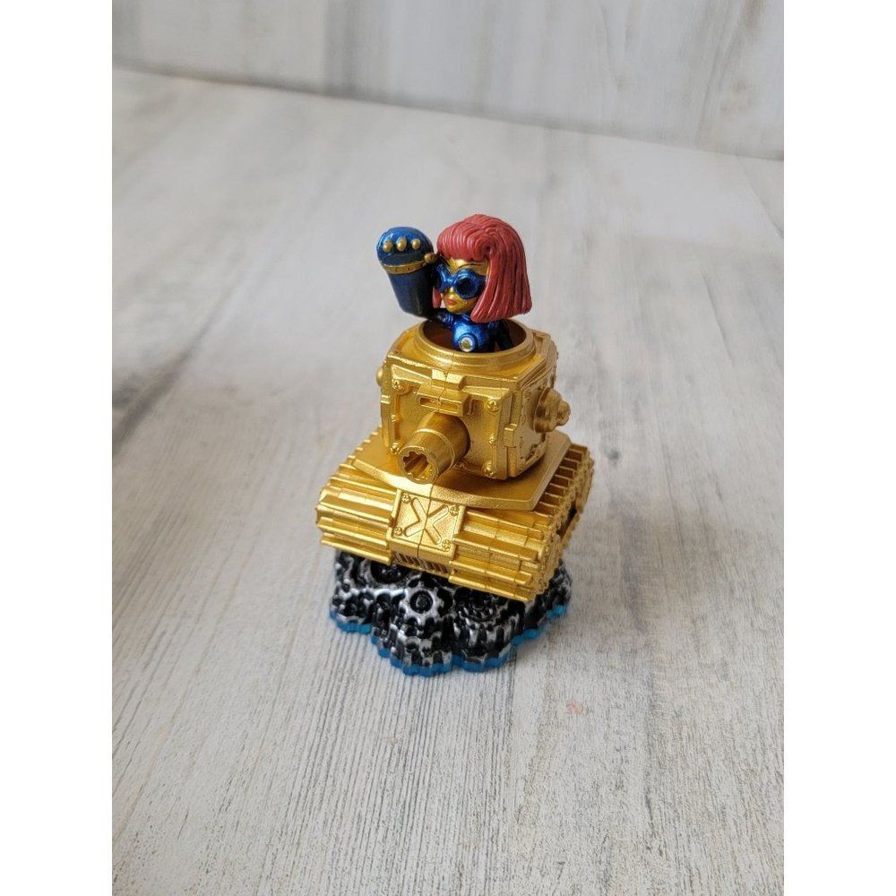 Activision 2013 machine tank woman Skylander‎ toy figure